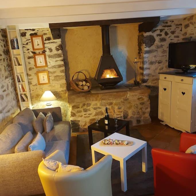 Penty Typique Kercab Dans Un Ancien Moulin Villa Plomodiern ภายนอก รูปภาพ